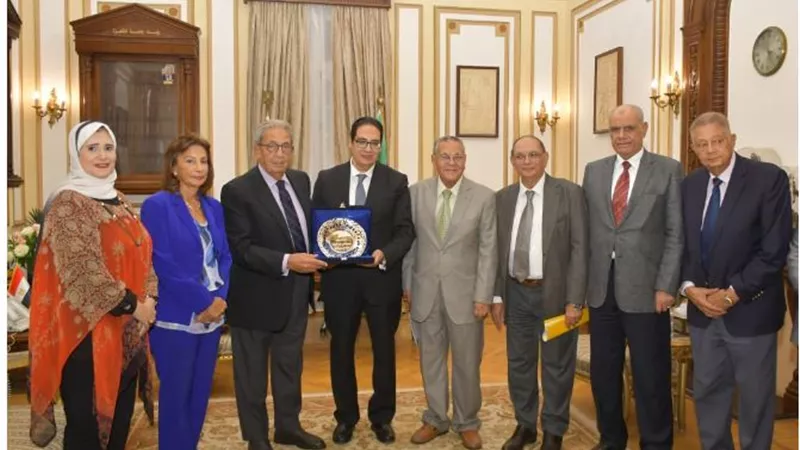 رابطة خريجى جامعة القاهرة تهنئ 