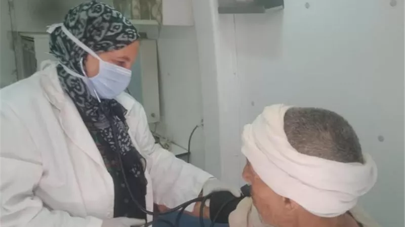 فحص وعلاج 1428 مريضا 