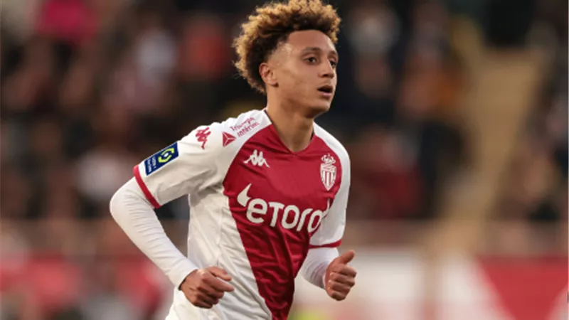 لاعب مغربي ينافس لامين جمال للفوز بجائزة 