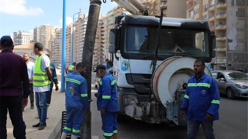 رئيس الصرف الصحي بالإسكندرية يتابع الاستعدادات للنوات
