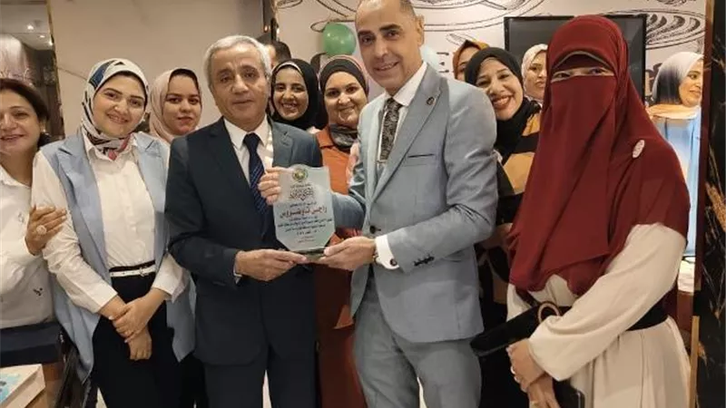 صحة قنا تكرم تاوضروس وكيل وزارة الصحة الأسبق لبلوغه السن القانونى