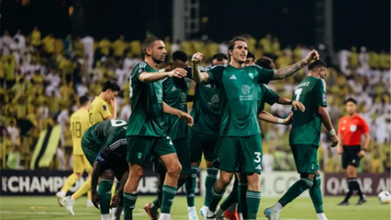 دوري روشن السعودي.. موعد مباراة الأهلي والخليج والقنوات الناقلة