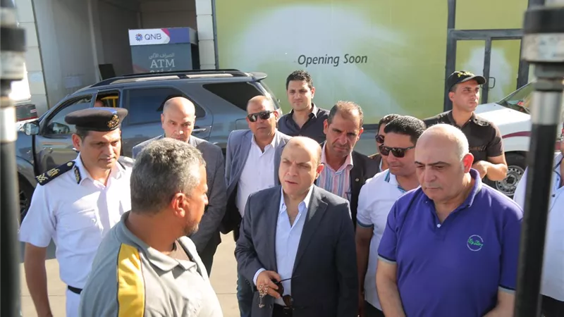 محافظ كفرالشيخ يتفقد عدد من محطات الوقود للتأكد من تطبيق الأسعار