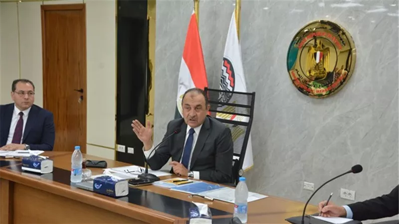 وزير قطاع الأعمال يتابع معدلات إنتاج مصنع 4 الجديد بشركة غزل المحلة