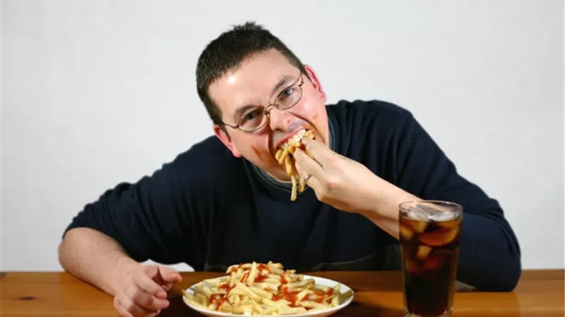 خطورة تناول الطعام بسرعة
