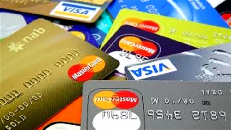 حكم الزكاة على الأموال التي تتيحها البطاقة الائتمانية 