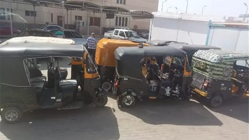 جهاز بدر يصادر 7 تكاتك فى خطة 