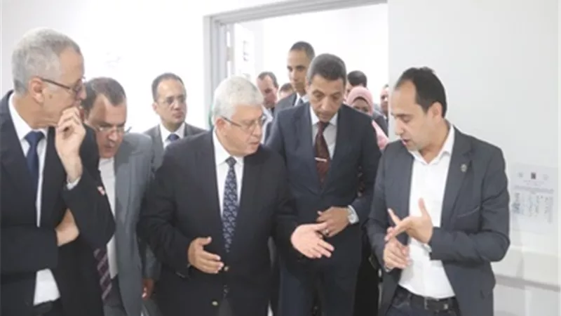 وزير التعليم العالي ومحافظ السويس يزوران طلاب جامعة الجلالة المُصابين