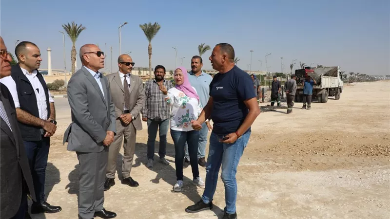 محافظ القاهرة يتابع أعمال إقامة ساحتى انتظار السيارات للوفود المشاركة للمنتدى الحضري العالمي