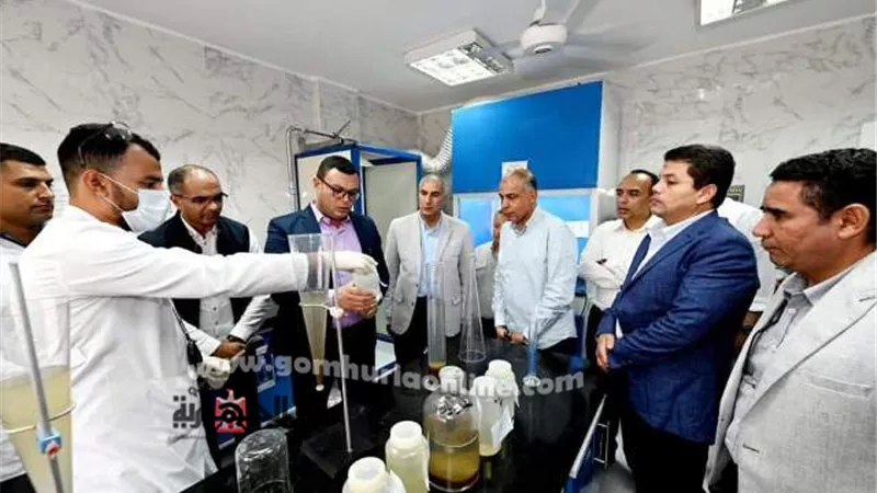 وزير الإسكان ومحافظ المنيا يتفقدان محطتى تنقية مياه الشرب بالمنيا
