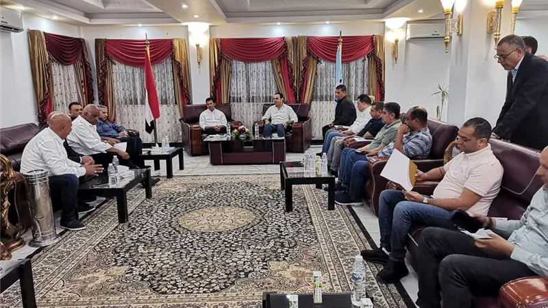 وزير الشباب والرياضة يجتمع بنواب البحر الأحمر لبحث تطوير المنشآت