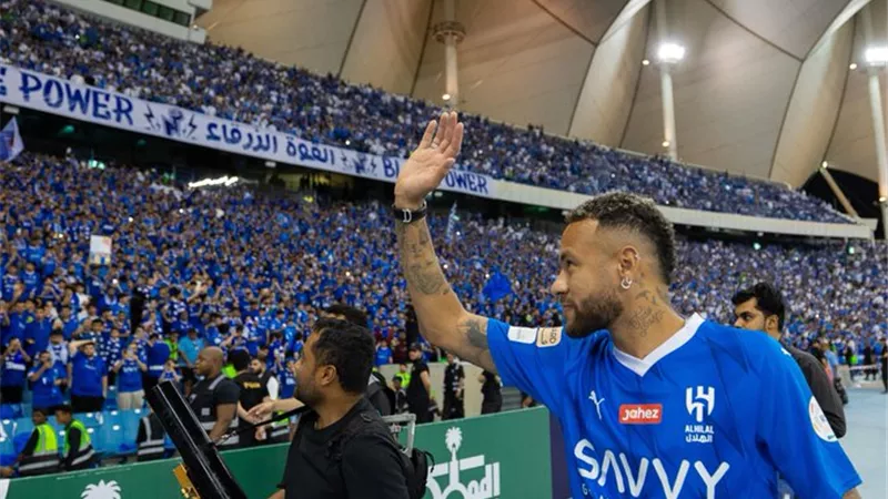 الهلال يعلن عودة نيمار بعد غياب عام كامل قبل مباراة العين