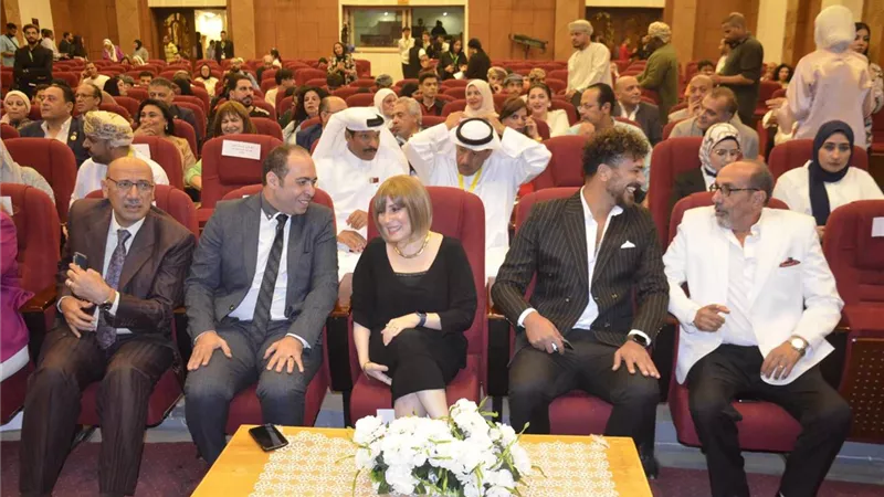 عمرو قابيل: المسرح هو الذي علمنا الحب والحق والمقاومة
