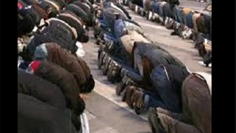 متى تجوز الصلاة بالحذاء