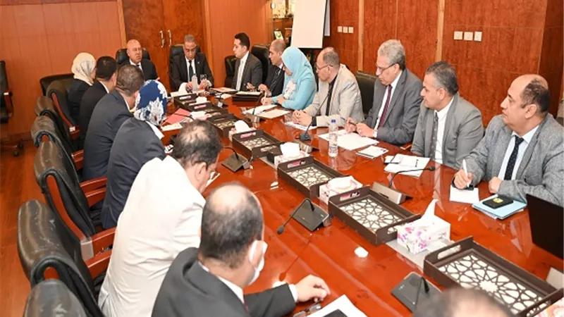 تسيير خطوط نقل من وإلى المناطق والمجمعات الصناعية في الفيوم