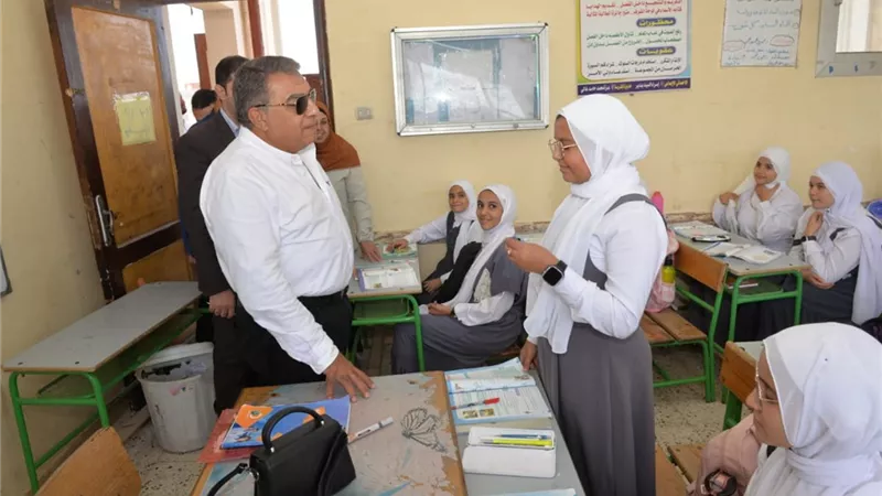 محافظ الدقهلية يتفقد مدرسة محمد سرايا الإعدادية بقرية الحميديه