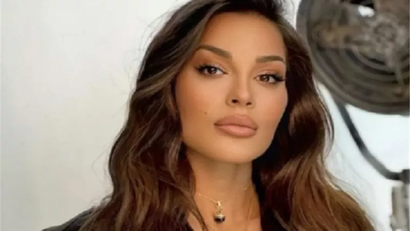 نادين نسيب نجيم ترد على شائعات سرقة خطيبها دولارات ومجوهراتها
