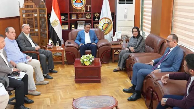 محافظ مطروح يستقبل المدير التنفيذي لمؤسسة حياة كريمة