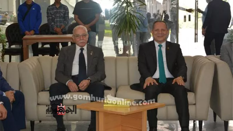 رئيس جامعة دمياط يستقبل لجنة تأهيلي دكتوراة التربية الرياضية