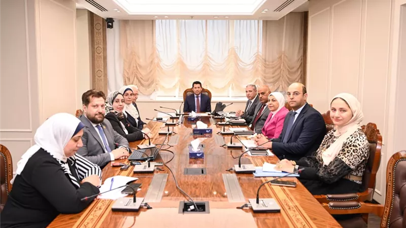 وزير الرياضة يبحث إنشاء وحدات إنتاجية بمراكز الشباب
