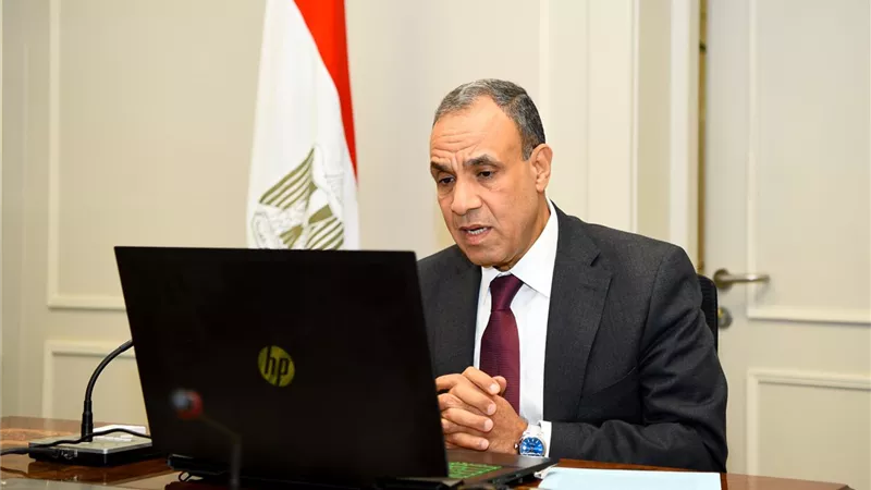 وزير الخارجية يعقد لقاء افتراضياً مع أعضاء الجالية المصرية في الرياض
