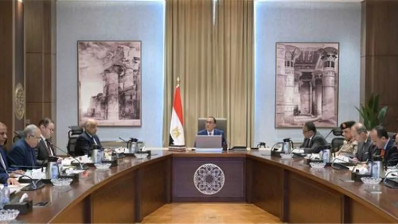 رئيس الوزراء يترأس اجتماع اللجنة الرئيسية لتقنين أوضاع الكنائس