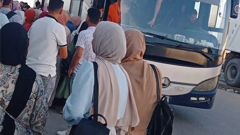 الدفع بـ١٠ باص نقل عام و١١٠ ميكروباص لحل مشكله تكدس الركاب ببلطيم