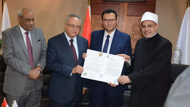 رئيس جامعة الأزهر يشهد ختام برنامج 