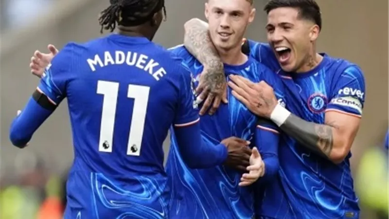 تشكيل ليفربول أمام تشيلسي .. محمد صلاح يقود الهجوم