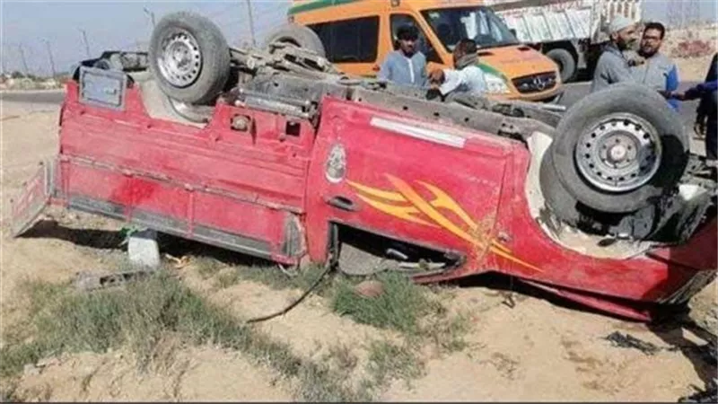 إصابة 8 فى انقلاب سيارة ربع نقل بالشرقية