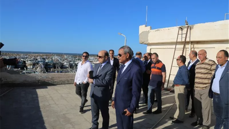 محافظ كفر الشيخ فى جوله لميناء الصيد بالبرلس