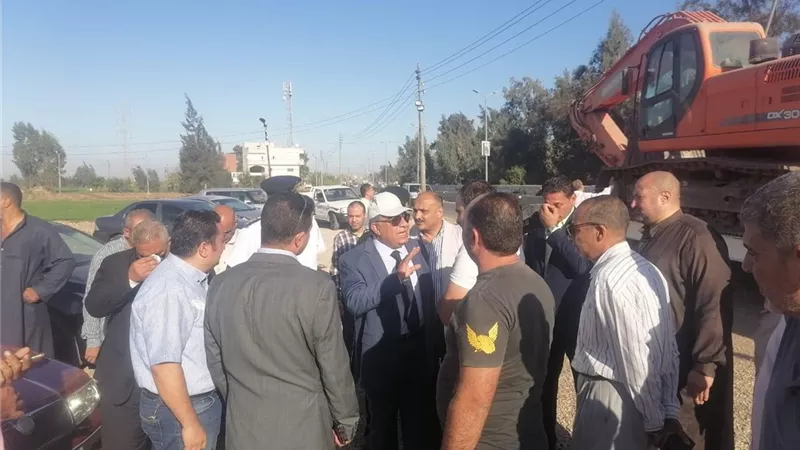 محافظ الدقهلية يتابع إزالة معرض سيارات بالمخالفة علي أرض زراعية