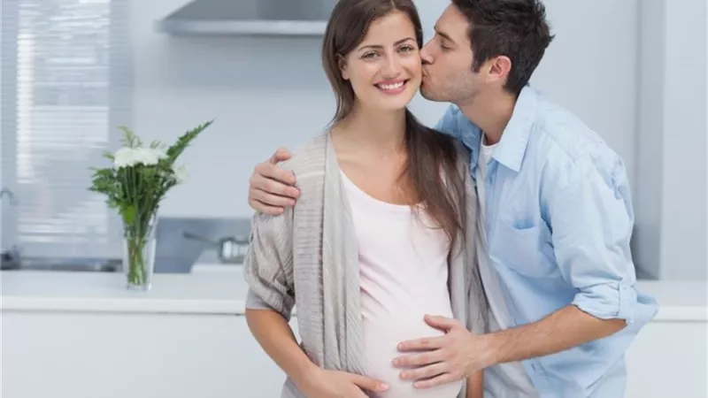 نصائح للرجل للتعامل مع تقلبات مزاج المرأة الحامل