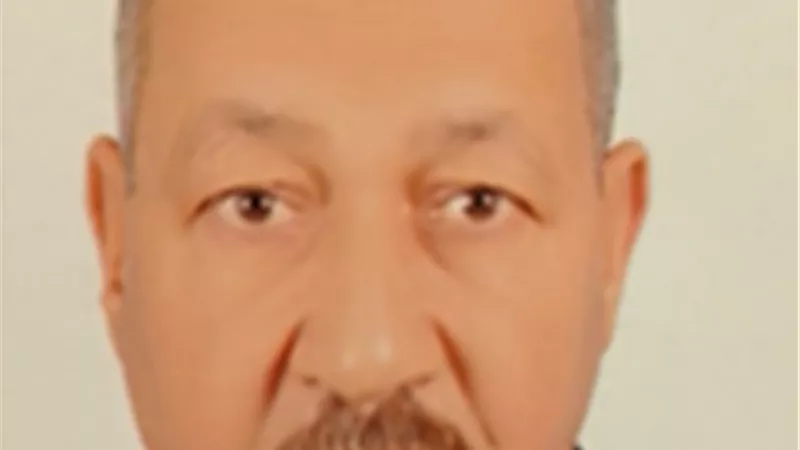 الأب القدوة بالبحيرة.. ولدت ابنته كفيفة فصمم على تعليمها حتى حصلت على دبلوم عام التربية