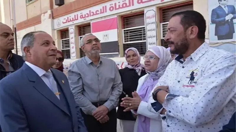 محافظ بورسعيد يأمر بلجنة هندسية لمعاينة مبني بالقناة بنات