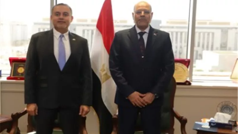 وزير العمل يبحث التوسع في استقدام العمالة المصرية لدولة قطر