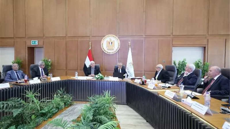 رئيس جامعة المنيا يشهد اجتماع مجلس الجامعات الأهلية