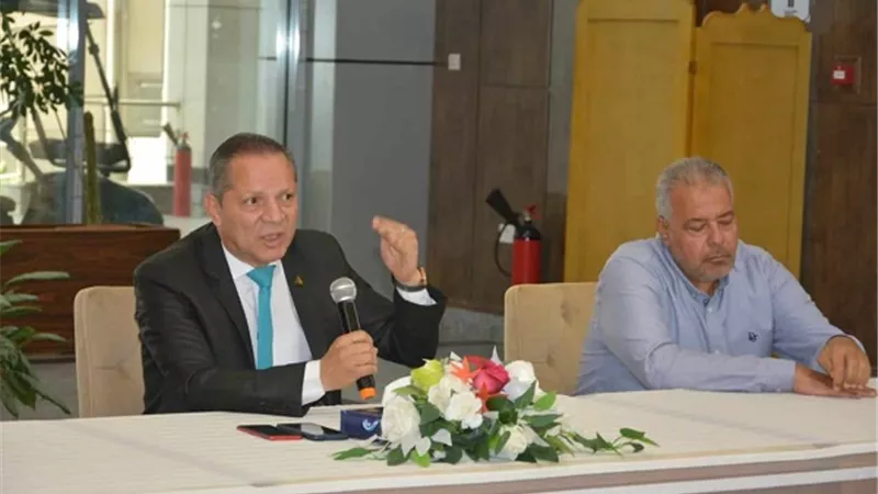 رئيس جامعة دمياط يبحث آليات تطوير الأنشطة الطلابية