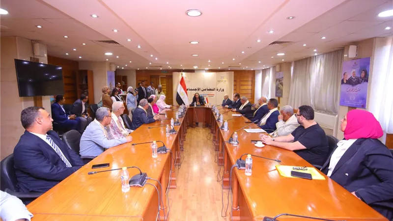 د.مايا مرسي: الأب هو صاحب الدور المحوري فى دعم بناء أسرة قوية ومتماسكة