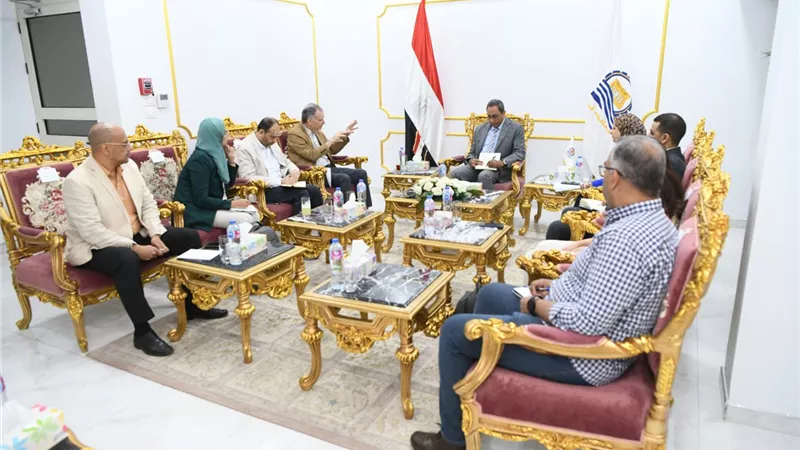 محافظ قنا يستقبل مستشار منظمة الأمم المتحدة يونيدو