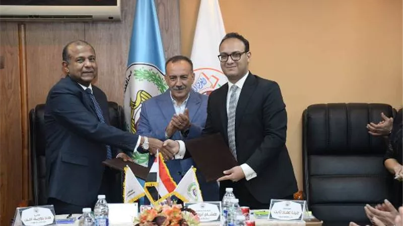 بروتوكول بين محافظة أسيوط والغرفة التجارية لإقامة معرض دائم للسلع