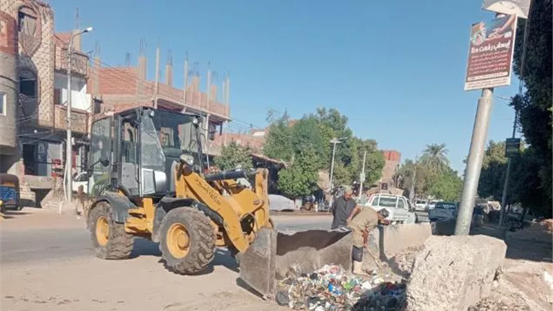 استمرار حملات نظافة ورفع المخلفات والقمامة بقرى مركز أبو تيج