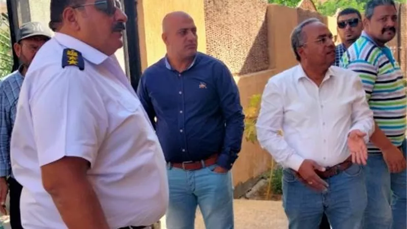 أسباب غلق جهاز الشروق لـ15 محل بالتعاون مع شرطة التعمير.. بالصور