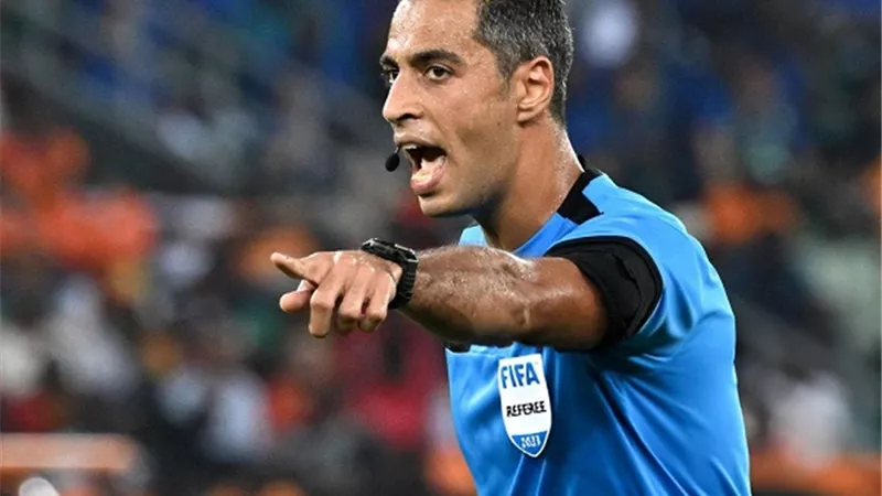 أمين عمر حكماً لنهائي السوبر بين الأهلي والزمالك