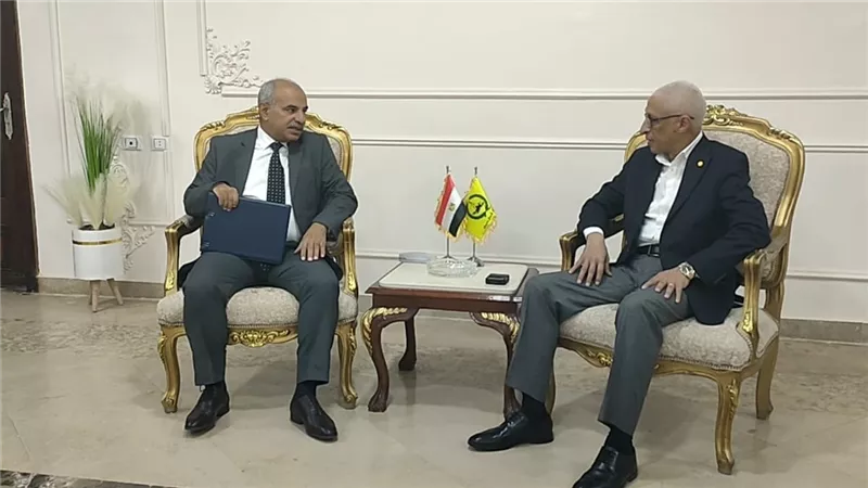 محافظ شمال سيناء يستقبل وفد شركة سيناء للاسمنت الأبيض