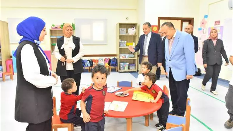 محافظ أسيوط يتفقد مدرسة النيل الدولية لمتابعة سير العملية التعليم