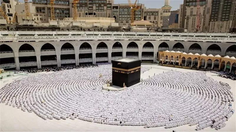 رغم ارتفاع الحرارة الى 50 درجة احيانا..ما سر برودة ارضيات الحرم