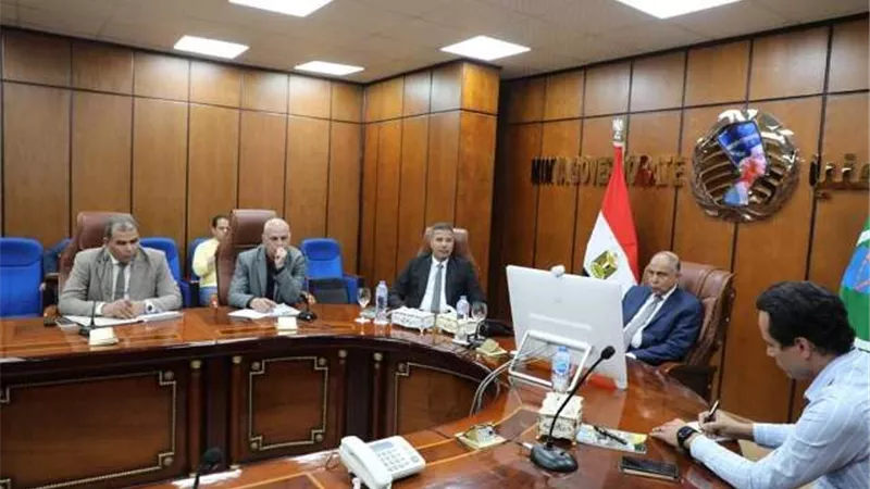 محافظ المنيا يتابع جهود ضبط الأسواق وتوفير السلع بأسعار مخفضة
