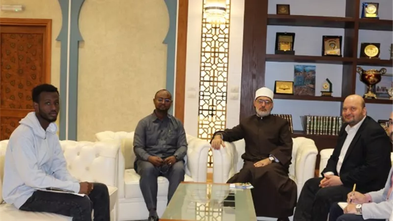 المفتي يستقبل رئيس جامعة الإمام الشافعي لتعزيز التعاون