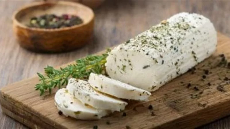 ماذا يحدث لجسمك عند المواظبة على تناول الجبن القريش يوميا